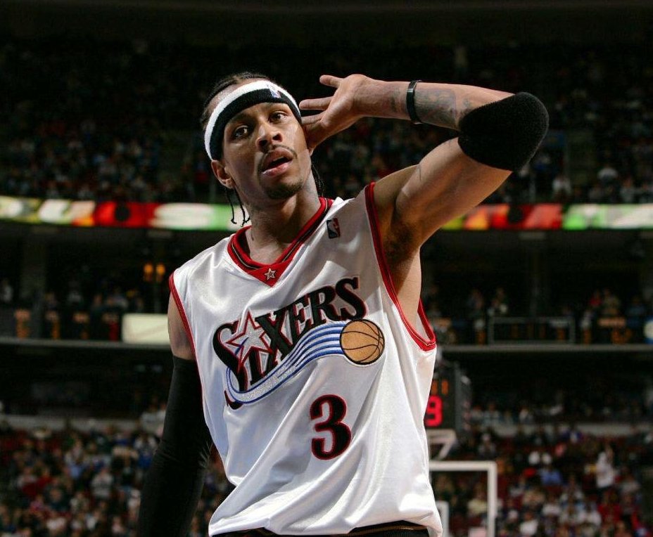 康宁汉姆在活塞12连胜期间，场均贡献30+10+5（活塞豪取12连胜，康宁汉姆场均30分10助攻5篮板）