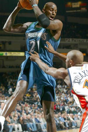 汪涵陪儿子马术比赛展现轻松生活面，体现家庭关怀与育儿智慧，引发网友热议。（汪涵陪儿参加马术赛，轻松生活与家庭关怀尽显，育儿智慧引发热议）