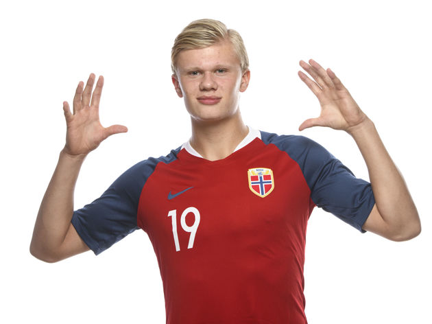 詹姆斯篮板表现抢眼，助球队逆转（詹姆斯篮板统治全场，带队上演逆转）