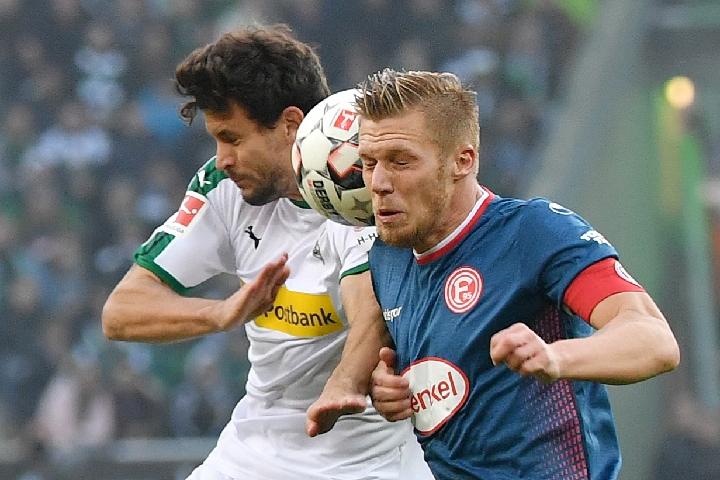 刘健：邵佳一做到了对每个人都公平，下班在路上也要思考问题（刘健称邵佳一一视同仁，下班途中仍不忘思考问题）