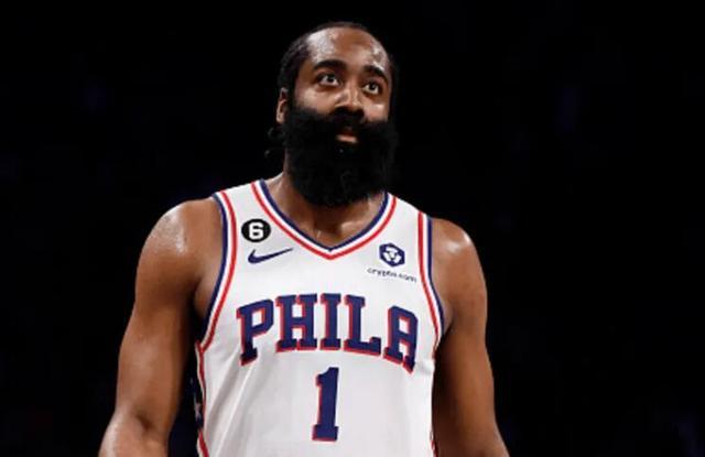 NBA球员交易动态及球队影响（NBA球员交易动向与球队连锁反应）