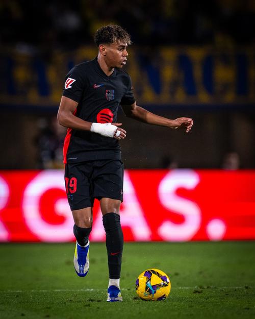 中超：北京国安3-2击败深圳队（中超焦点战：北京国安3比2力克深圳队）