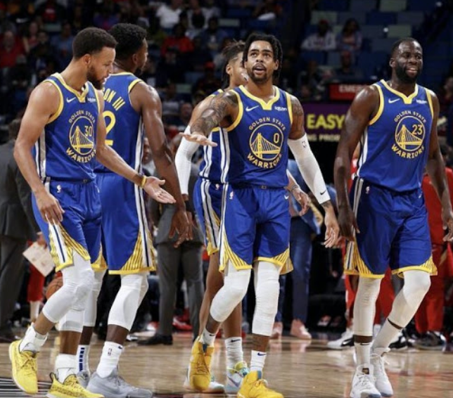 足球世界杯吉祥物亮相，造型引网友热评（世界杯吉祥物发布，外观引发网友热议）