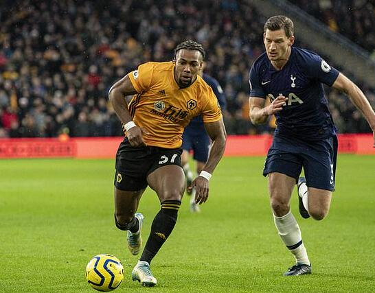 混团世界杯，孙颖莎真的好，把吉祥物送给了小妹妹，期待她的下次比赛（混团世界杯：孙颖莎暖心将吉祥物赠给小妹妹，期待她的下一场比赛）