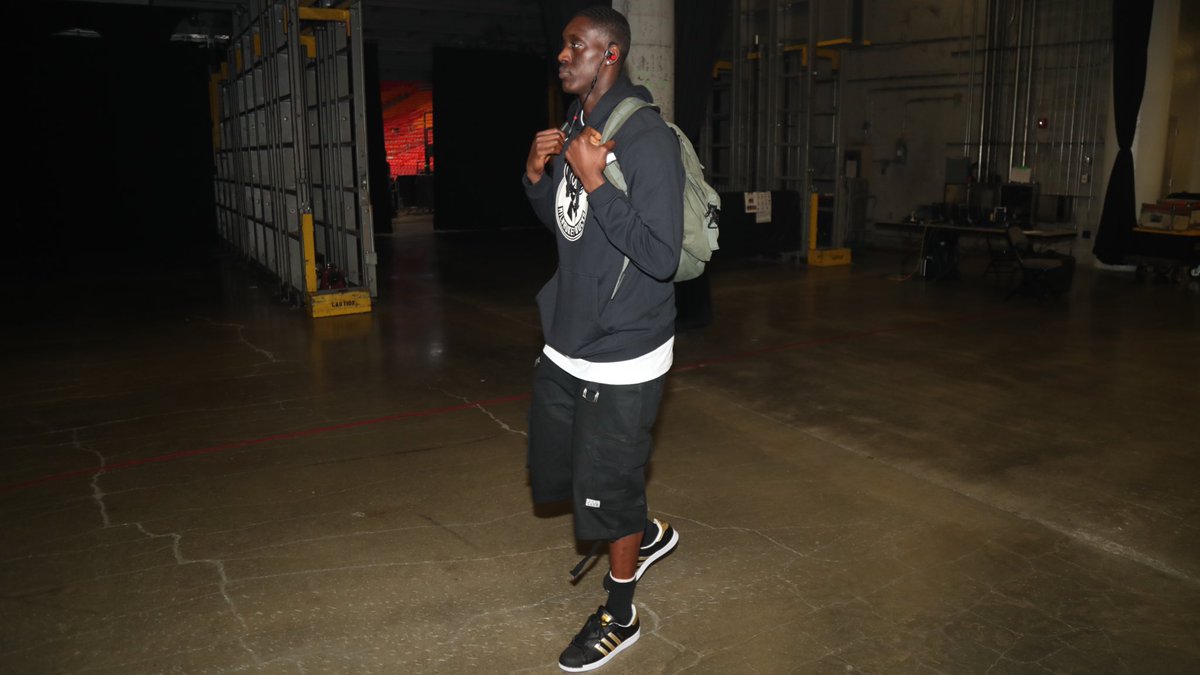 半场战报：科隆0-0圣保利（半场快讯：科隆与圣保利战成0-0）